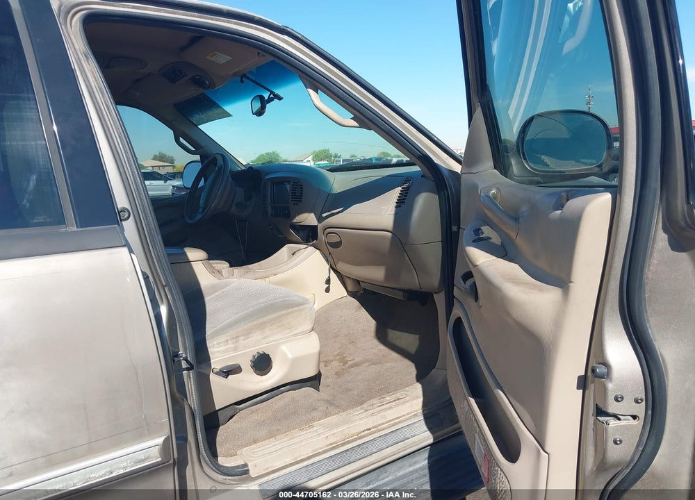 2001 FORD EXPEDITION XLT VIN: 1FMPU16L31LB36743