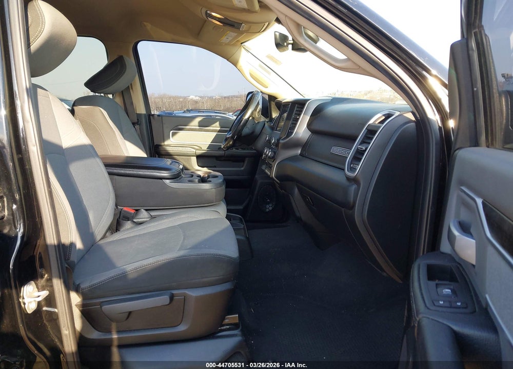 2019 RAM 2500 BIG HORN  4X4 8' BOX VIN: 3C6UR5JJ2KG653849