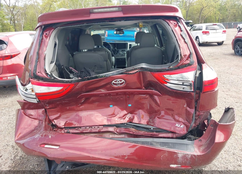 2015 TOYOTA SIENNA XLE 8 PASSENGER VIN: 5TDYK3DC1FS555550