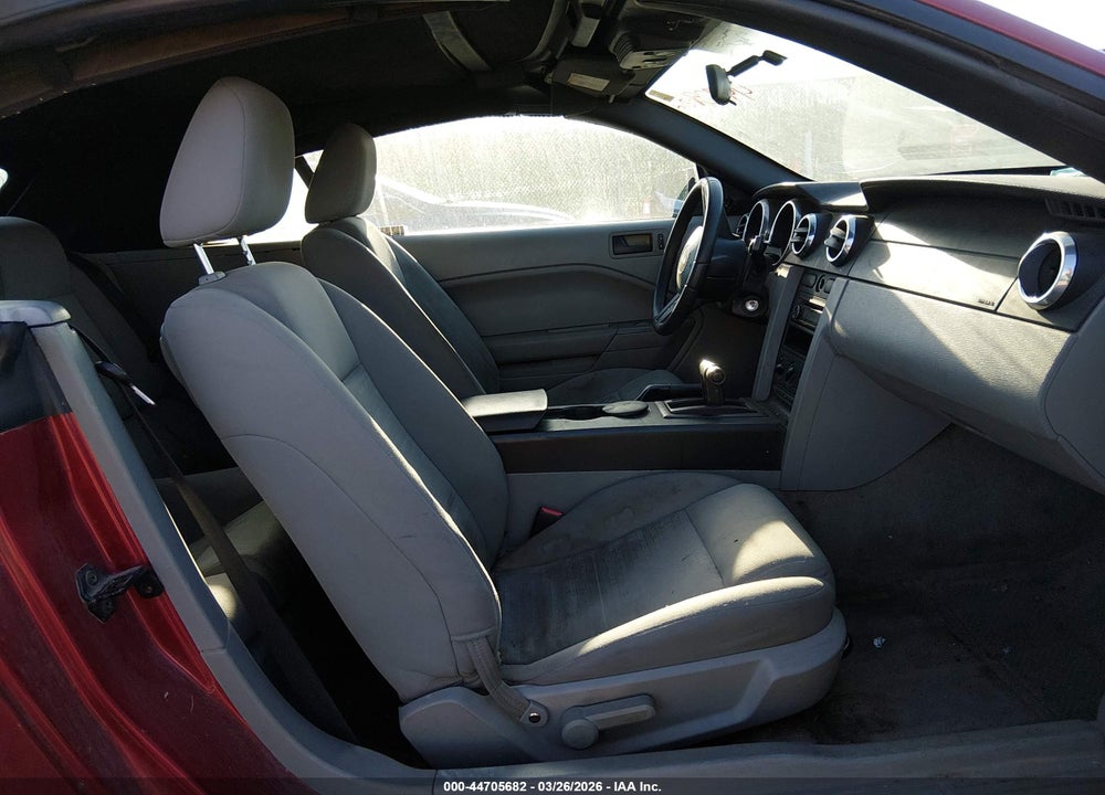 2005 FORD MUSTANG VIN: 1ZVFT84N155202892