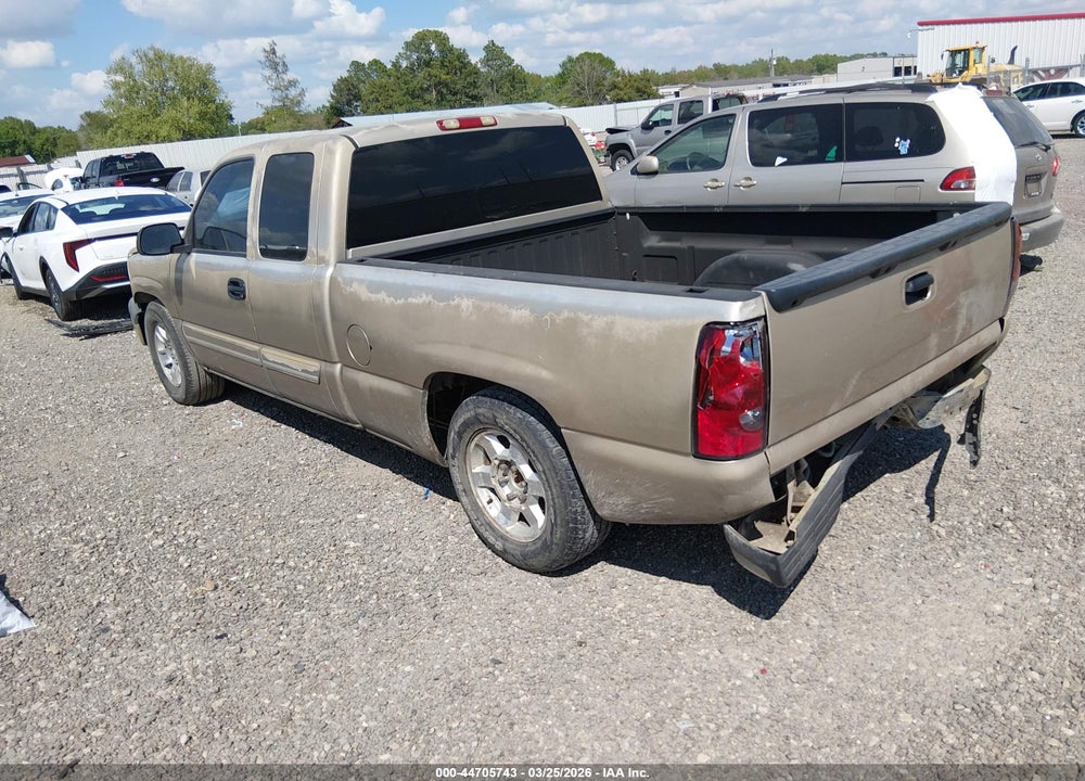 2005 CHEVROLET SILVERADO 1500 LS VIN: 2GCEC19T851155777