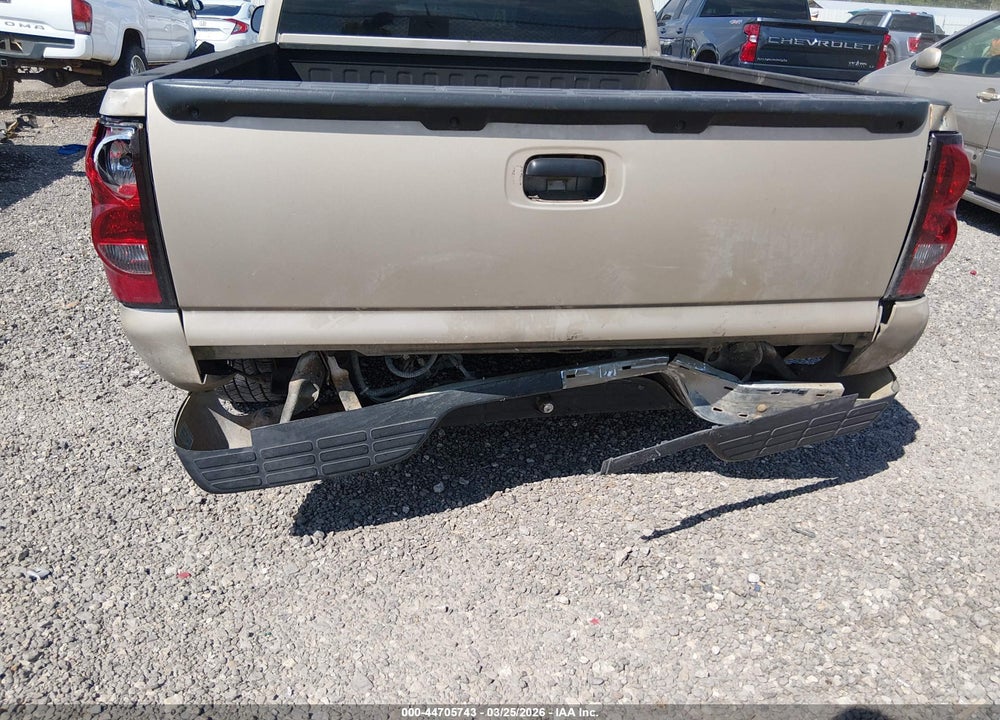 2005 CHEVROLET SILVERADO 1500 LS VIN: 2GCEC19T851155777