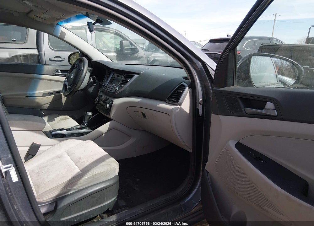 2017 HYUNDAI TUCSON SPORT VIN: KM8J33A22HU286611