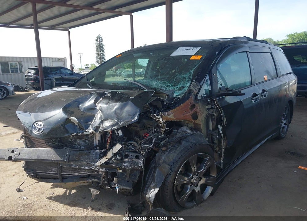 2015 TOYOTA SIENNA SE PREMIUM 8 PASSENGER VIN: 5TDXK3DC8FS606375