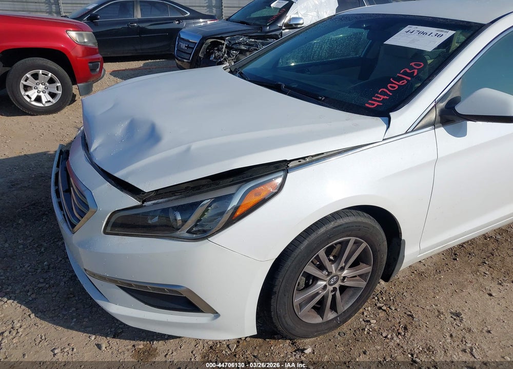 2015 HYUNDAI SONATA SE VIN: 5NPE24AF2FH186095