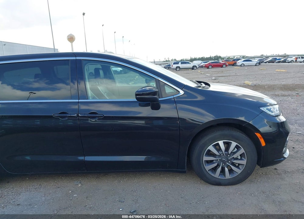 2023 CHRYSLER PACIFICA HYBRID TOURING L VIN: 2C4RC1L75PR622042