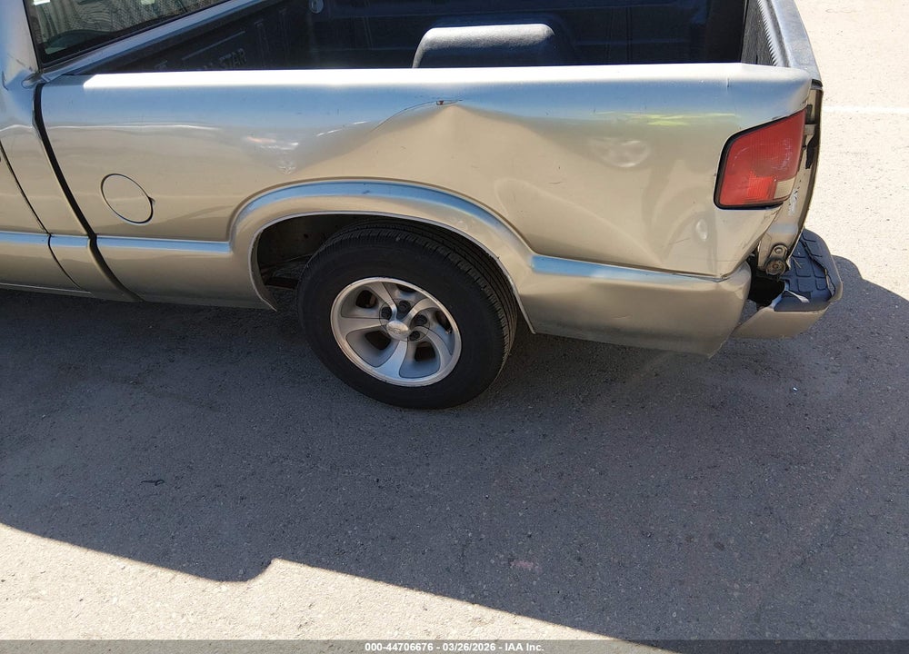 2001 CHEVROLET S-10 LS VIN: 1GCCS14W118248322