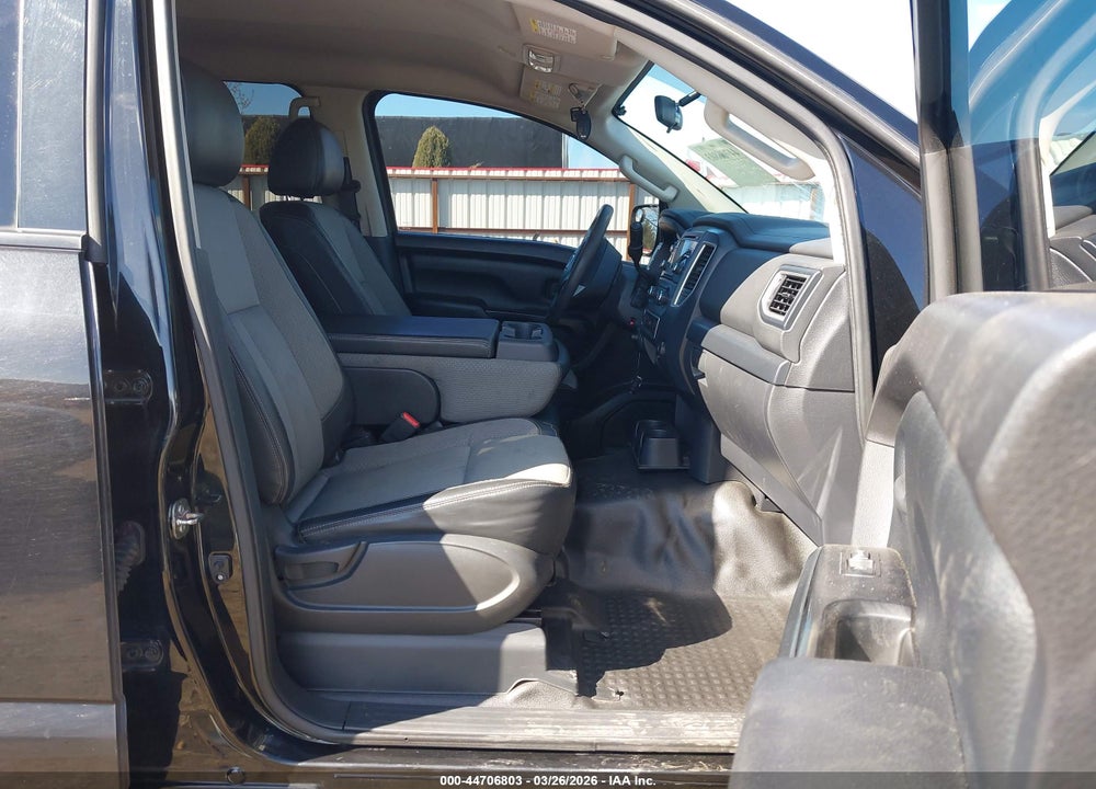 2017 NISSAN TITAN XD PLATINUM RESERVE DIESEL/PRO-4X DIESEL/S/SL DIESEL/SV DIESEL VIN: 1N6BA1F31HN529367