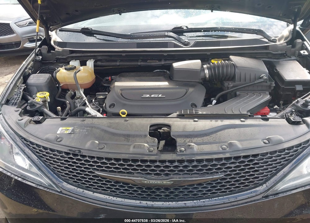 2018 CHRYSLER PACIFICA TOURING L VIN: 2C4RC1BG6JR318338
