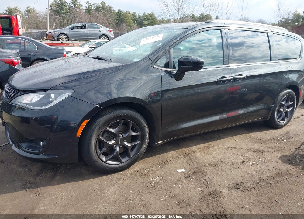 2018 CHRYSLER PACIFICA TOURING L VIN: 2C4RC1BG6JR318338