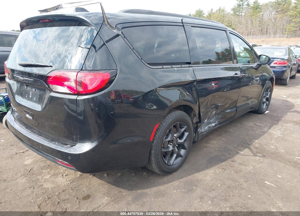 2018 CHRYSLER PACIFICA TOURING L VIN: 2C4RC1BG6JR318338