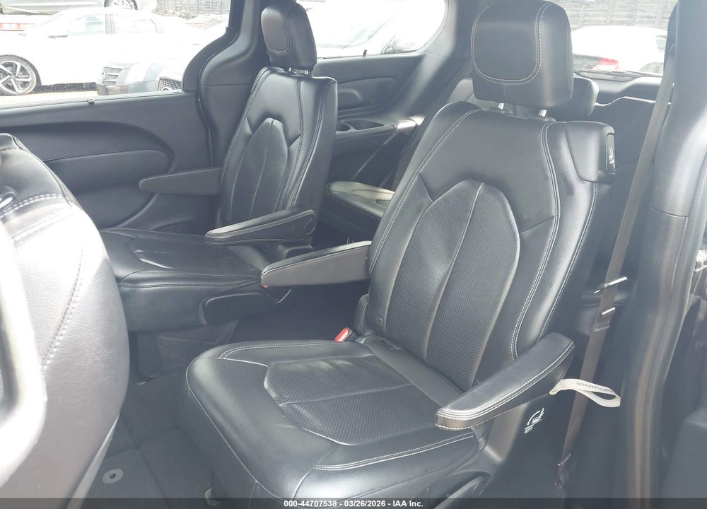 2018 CHRYSLER PACIFICA TOURING L VIN: 2C4RC1BG6JR318338