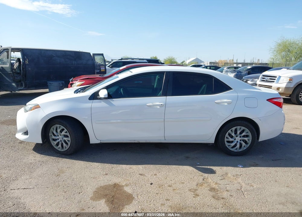 2018 TOYOTA COROLLA LE VIN: 2T1BURHE9JC018330