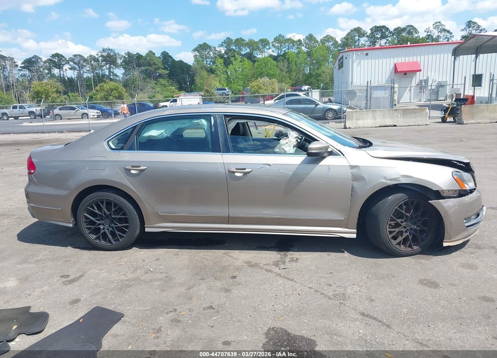 2015 VOLKSWAGEN PASSAT 3.6L V6 SEL PREMIUM VIN: 1VWCM7A32FC005112