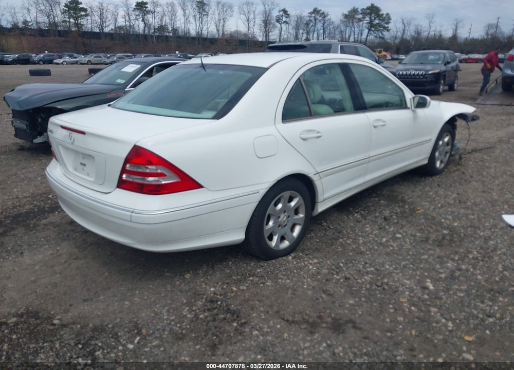 2005 MERCEDES-BENZ C 240 LUXURY VIN: WDBRF61J25A813839