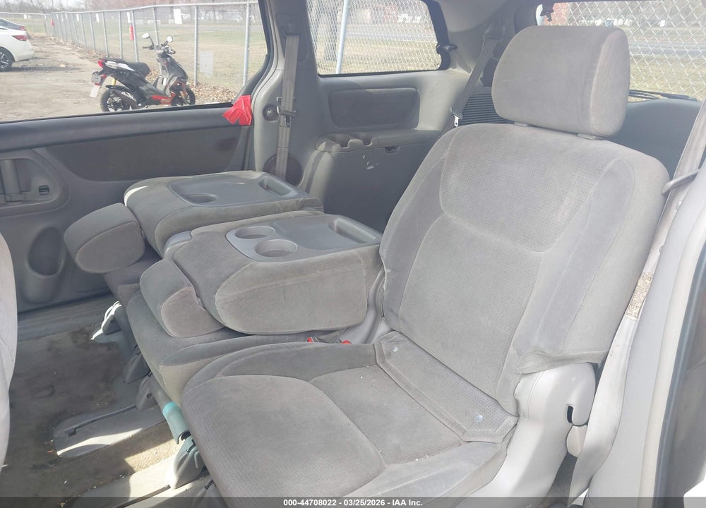 2005 TOYOTA SIENNA LE VIN: 5TDZA23C25S352734