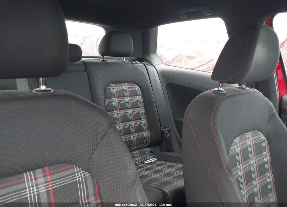 2015 VOLKSWAGEN GOLF GTI 2.0T S 2-DOOR VIN: 3VWYT7AU3FM065786