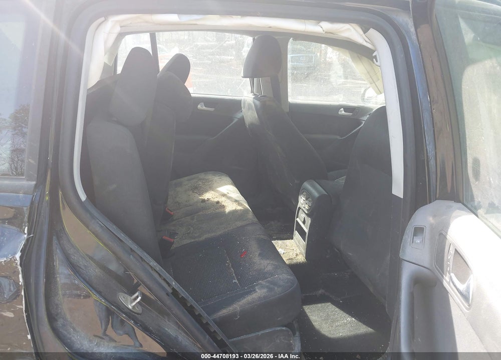2017 VOLKSWAGEN TIGUAN 2.0T/2.0T S VIN: WVGBV7AX8HK043107