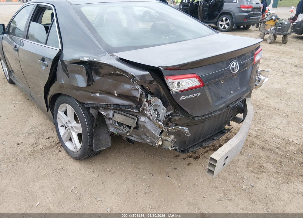2013 TOYOTA CAMRY SE VIN: 4T1BF1FK0DU298579