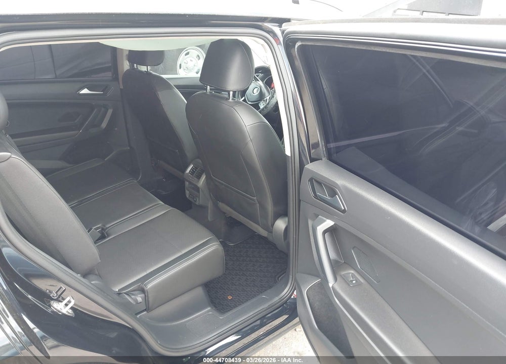 2018 VOLKSWAGEN TIGUAN 2.0T SE/2.0T SEL VIN: 3VV2B7AX4JM185466