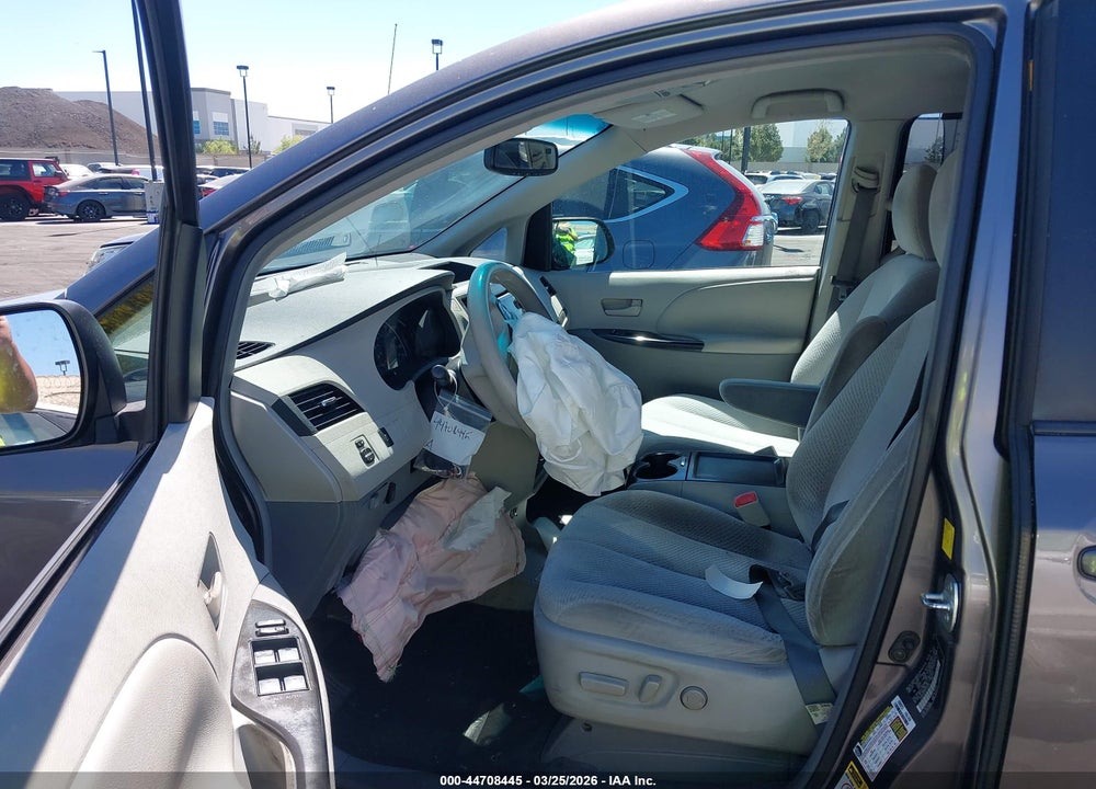 2011 TOYOTA SIENNA LE V6 VIN: 5TDKK3DC6BS053875