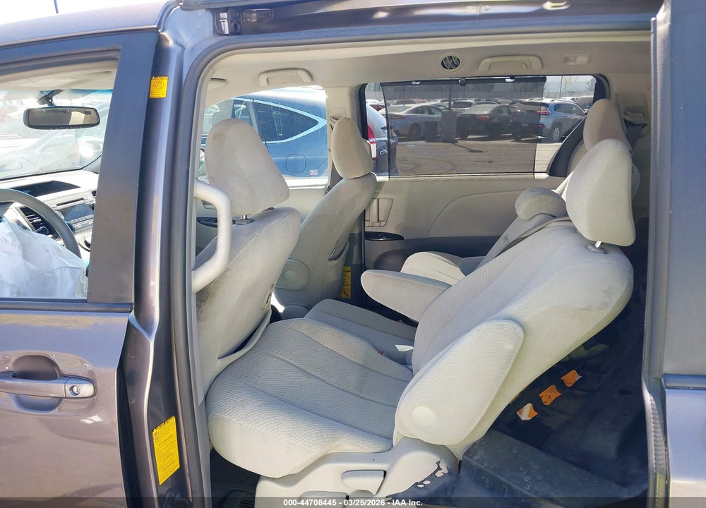 2011 TOYOTA SIENNA LE V6 VIN: 5TDKK3DC6BS053875