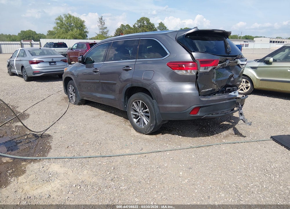 2018 TOYOTA HIGHLANDER XLE VIN: 5TDKZRFH2JS547169