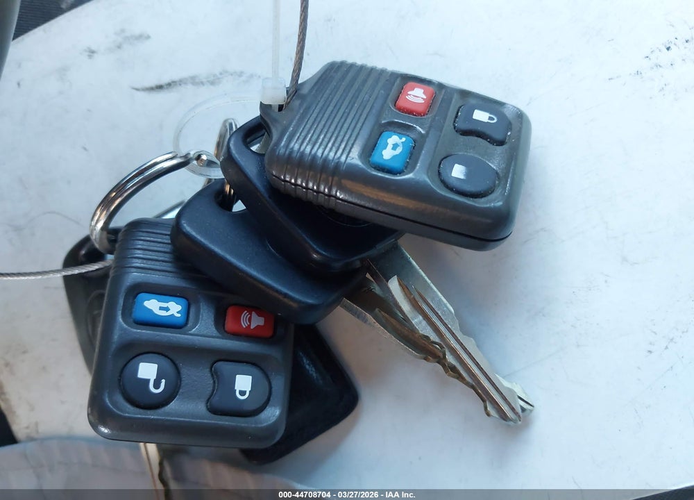 2000 MERCURY GRAND MARQUIS LS VIN: 2MEFM75W2YX639965