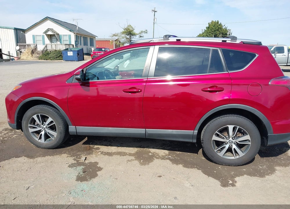 2018 TOYOTA RAV4 XLE VIN: 2T3RFREV6JW770344