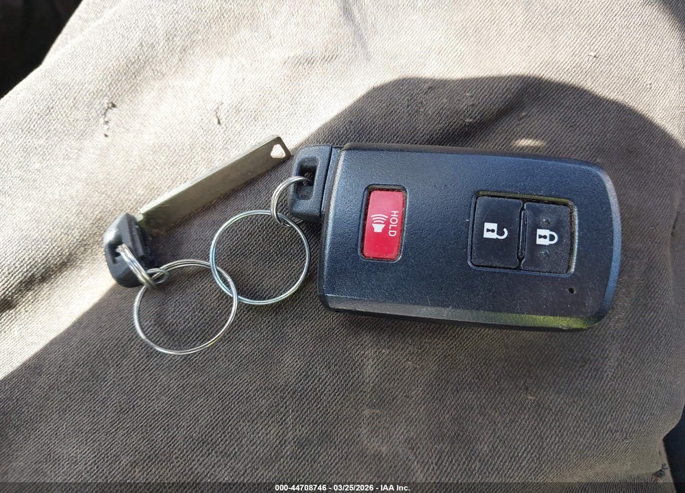 2018 TOYOTA RAV4 XLE VIN: 2T3RFREV6JW770344