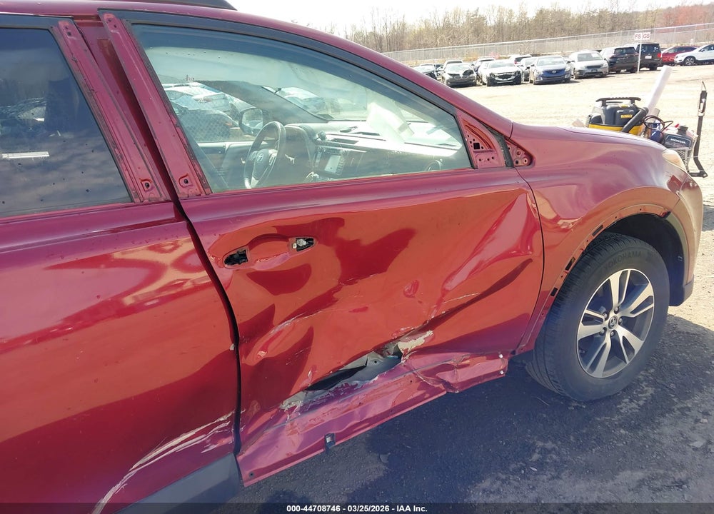 2018 TOYOTA RAV4 XLE VIN: 2T3RFREV6JW770344