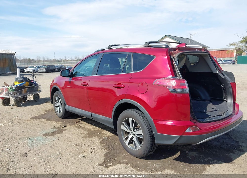 2018 TOYOTA RAV4 XLE VIN: 2T3RFREV6JW770344