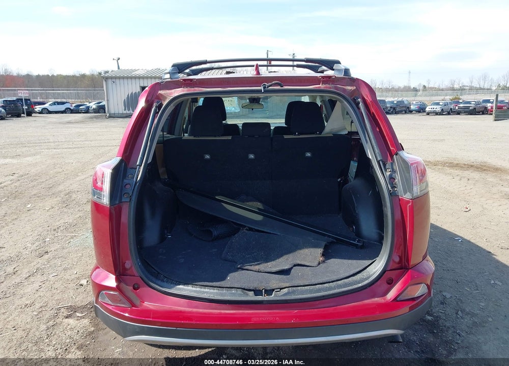 2018 TOYOTA RAV4 XLE VIN: 2T3RFREV6JW770344