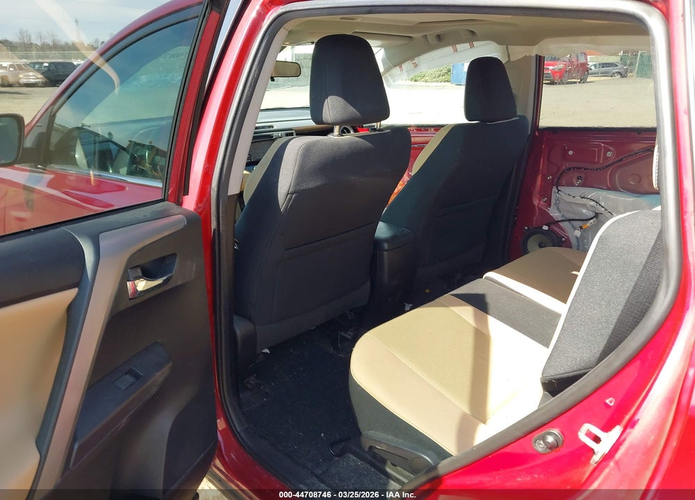 2018 TOYOTA RAV4 XLE VIN: 2T3RFREV6JW770344