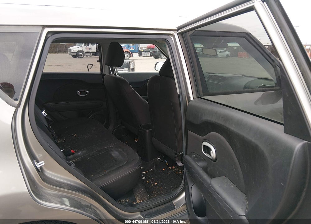 2015 KIA SOUL VIN: KNDJN2A23F7143736
