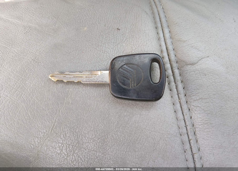 2000 MERCURY GRAND MARQUIS GS VIN: 2MEFM74W3YX675424
