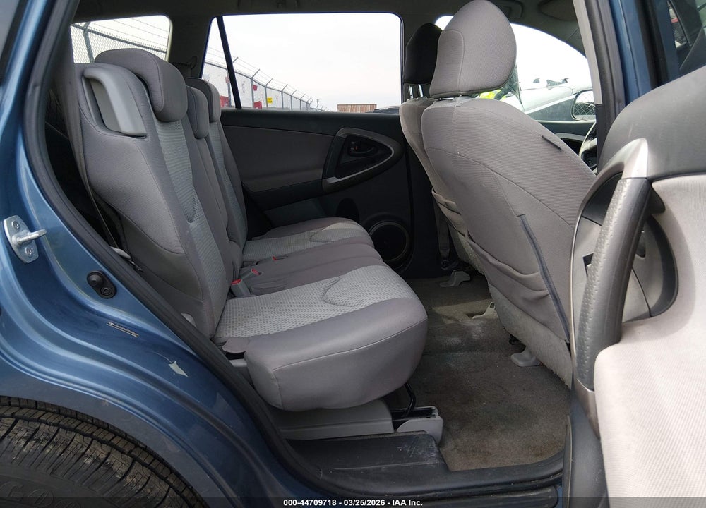 2007 TOYOTA RAV4 VIN: JTMZD33V075048695