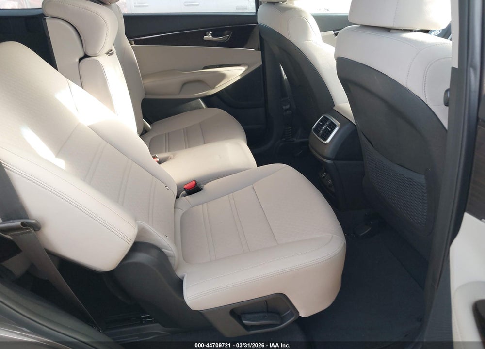 2019 KIA SORENTO 2.4L LX VIN: 5XYPG4A36KG458083