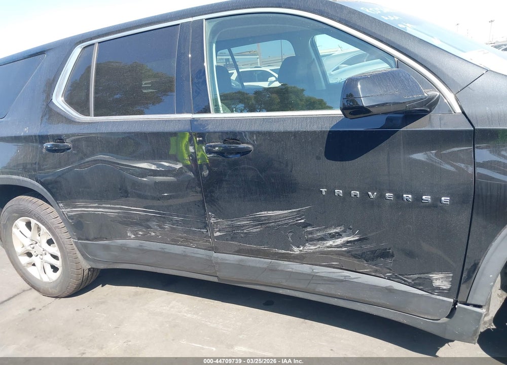 2019 CHEVROLET TRAVERSE LS VIN: 1GNERFKW1KJ276868