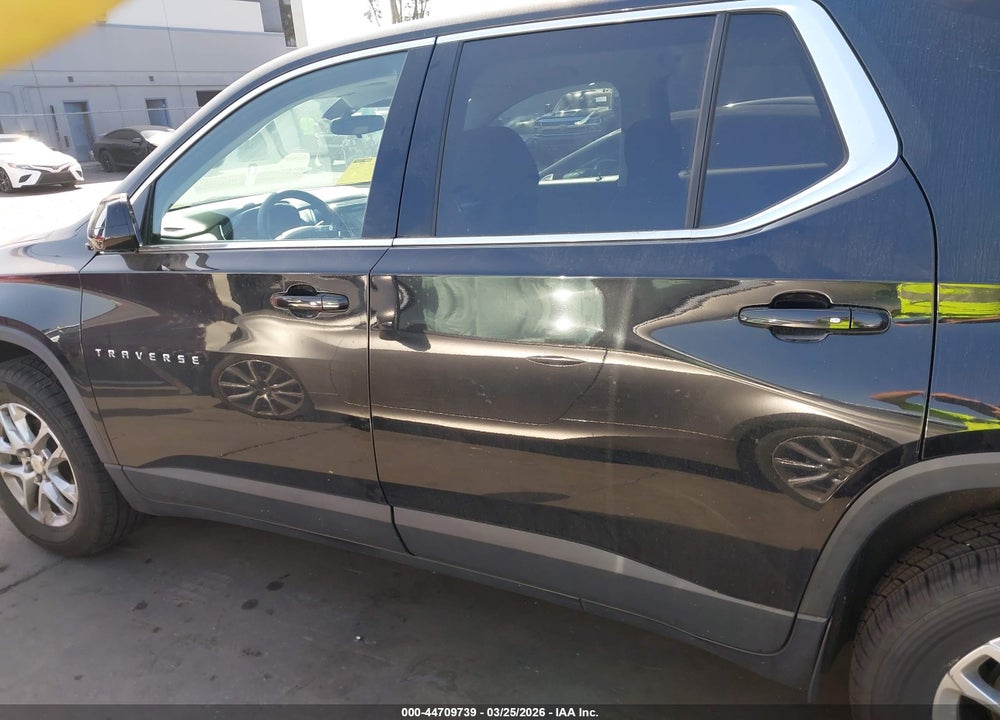 2019 CHEVROLET TRAVERSE LS VIN: 1GNERFKW1KJ276868