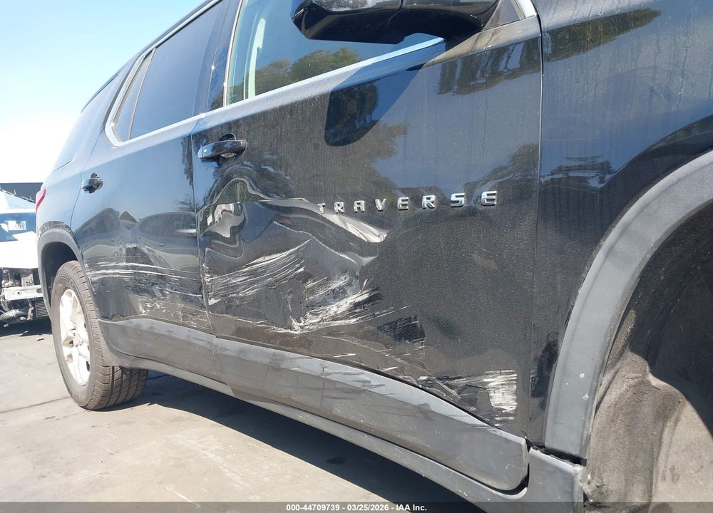 2019 CHEVROLET TRAVERSE LS VIN: 1GNERFKW1KJ276868