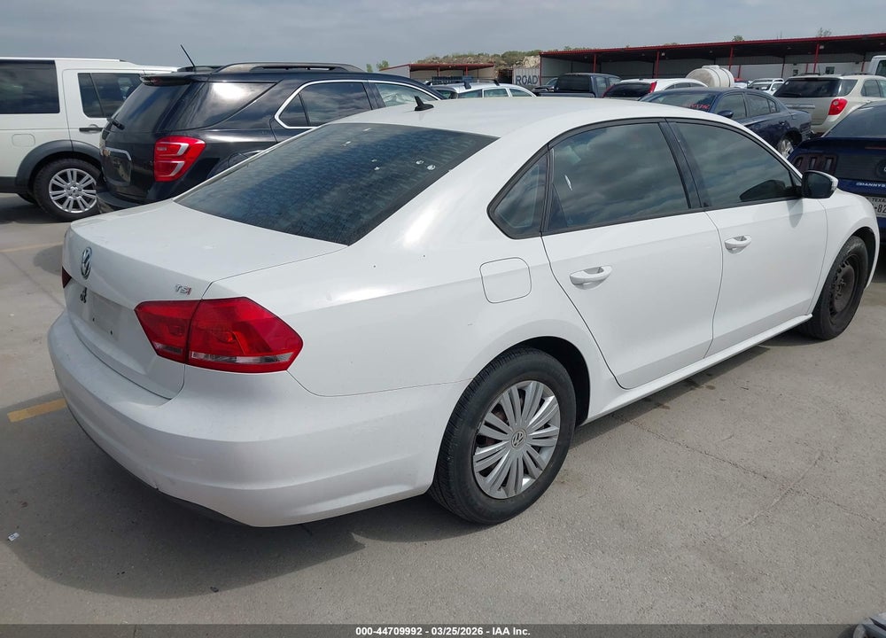2015 VOLKSWAGEN PASSAT 1.8T S VIN: 1VWAS7A33FC009151