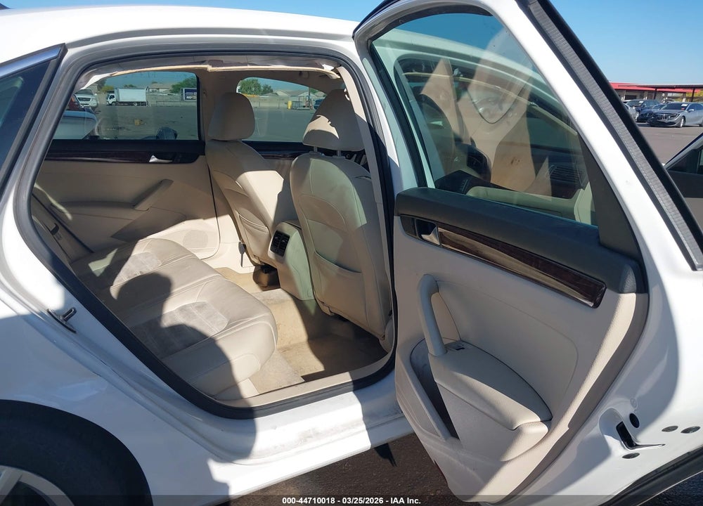 2013 VOLKSWAGEN PASSAT 2.0L TDI SEL PREMIUM VIN: 1VWCN7A35DC051138