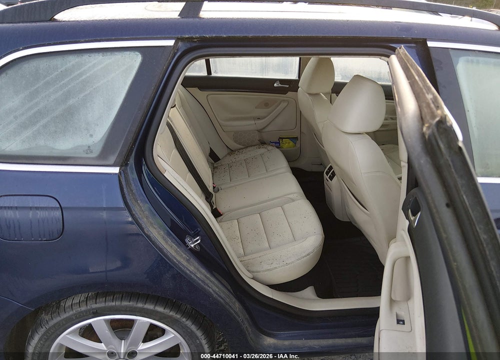 2011 VOLKSWAGEN JETTA SPORTWAGEN 2.0L TDI VIN: 3VWPL7AJ1BM610024