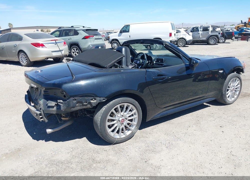 2018 FIAT 124 SPIDER CLASSICA VIN: JC1NFAEK9J0138428