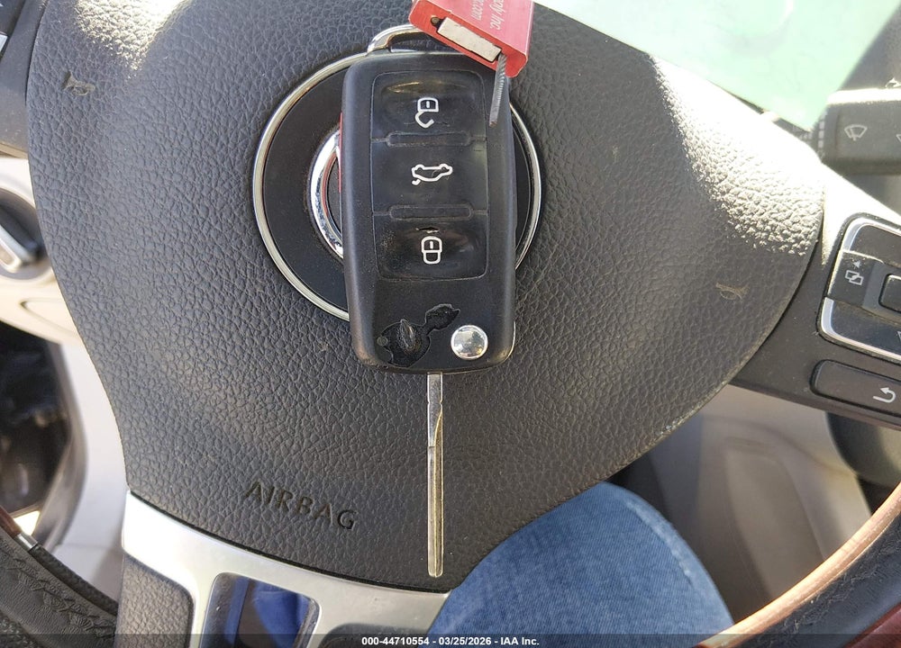 2013 VOLKSWAGEN EOS KOMFORT VIN: WVWBW8AH3DV002585