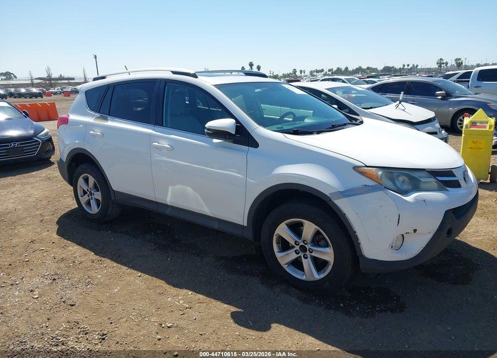 2014 TOYOTA RAV4 XLE VIN: 2T3WFREV3EW091074