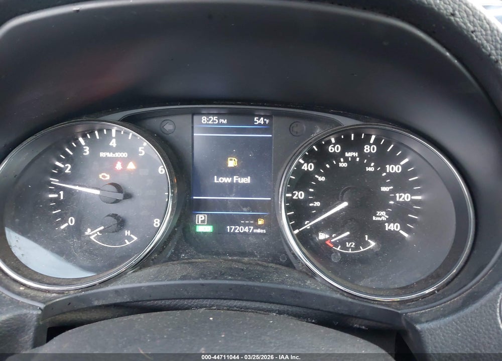 2018 NISSAN ROGUE SV VIN: KNMAT2MV6JP575743