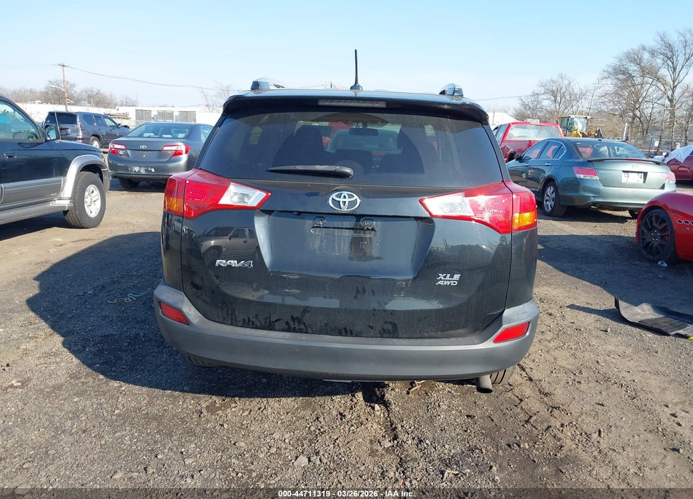 2015 TOYOTA RAV4 XLE VIN: 2T3RFREV7FW326011