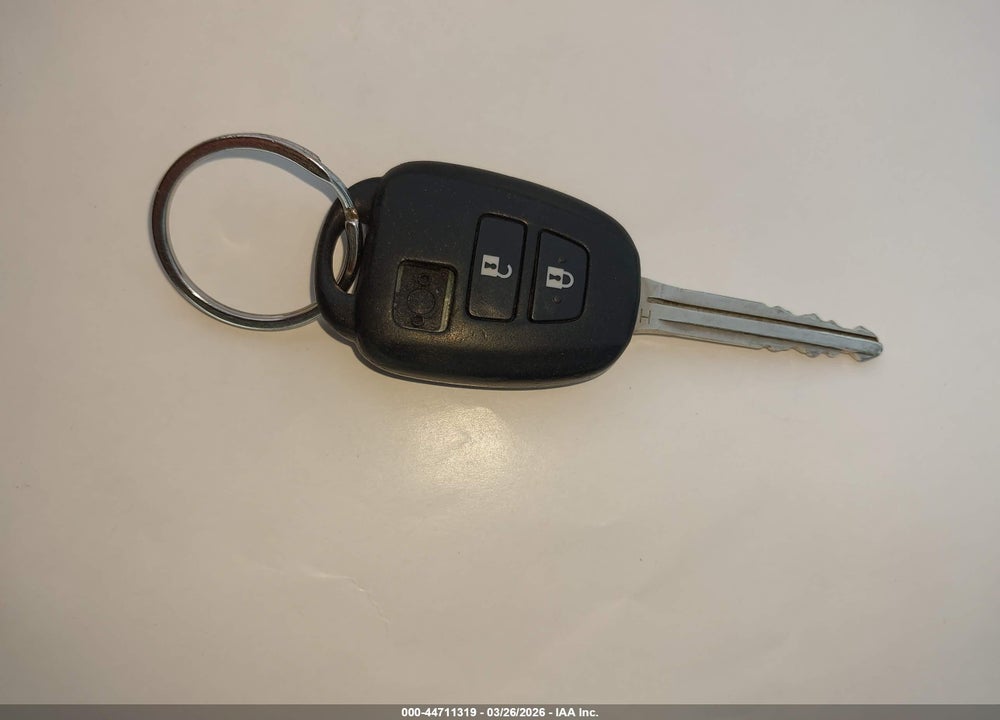 2015 TOYOTA RAV4 XLE VIN: 2T3RFREV7FW326011